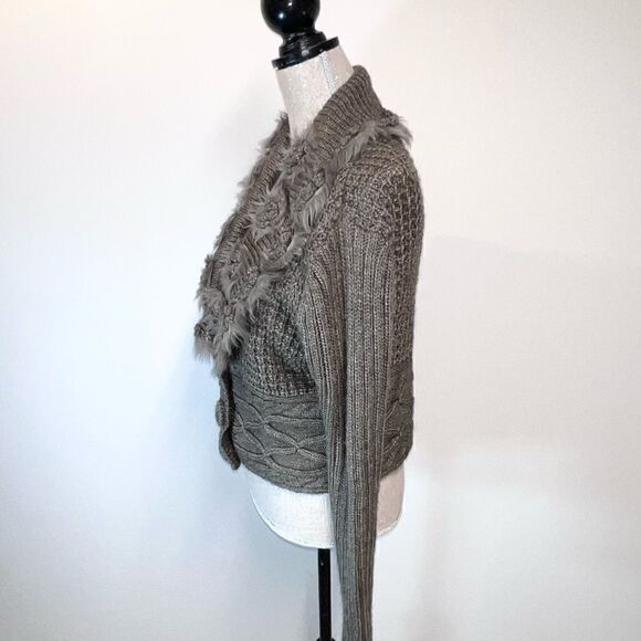 Roz & Ali Cable Knit Faux Fur Crocheted buttons & embellish Sz PL * Host Pick * - Picture 4 of 9